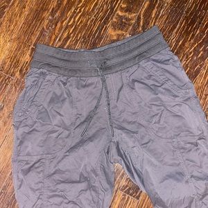 North face capri pants, size small, gray